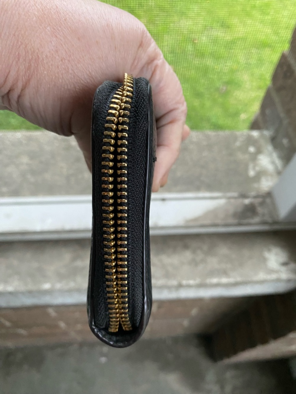 Tory Burch Black Gold Pebbled Leather Zip Wallet - Picture 6 of 6